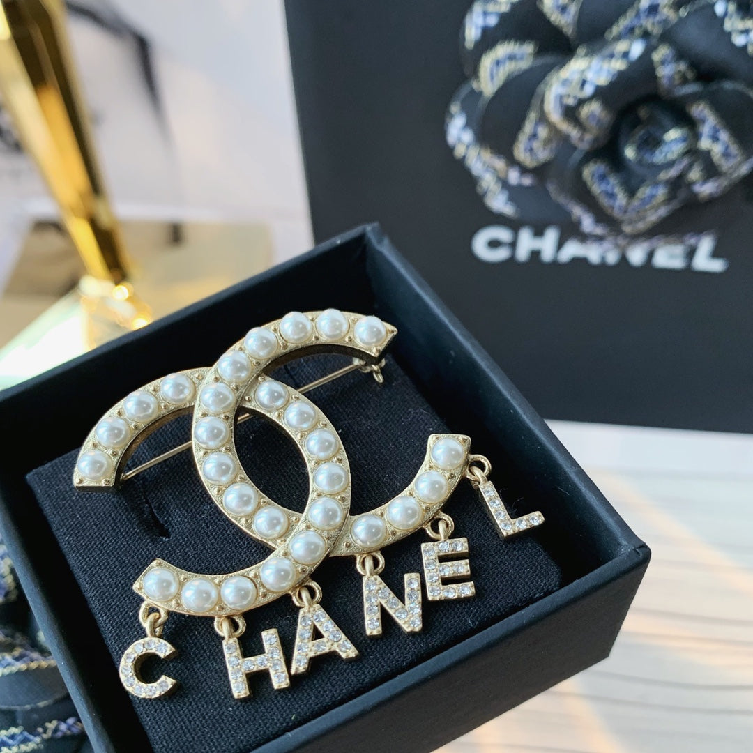 CC Brooch 156611