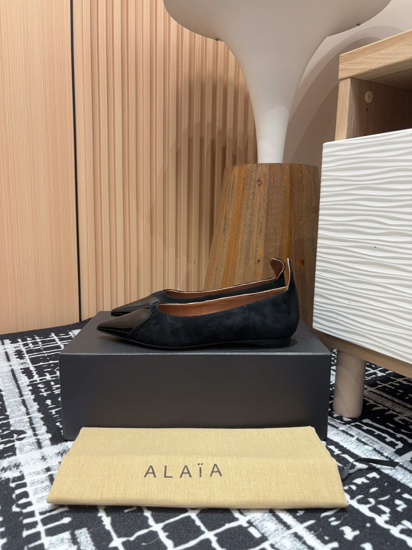 Alaila Ballerina Flats Coeur In Black Suede 933070