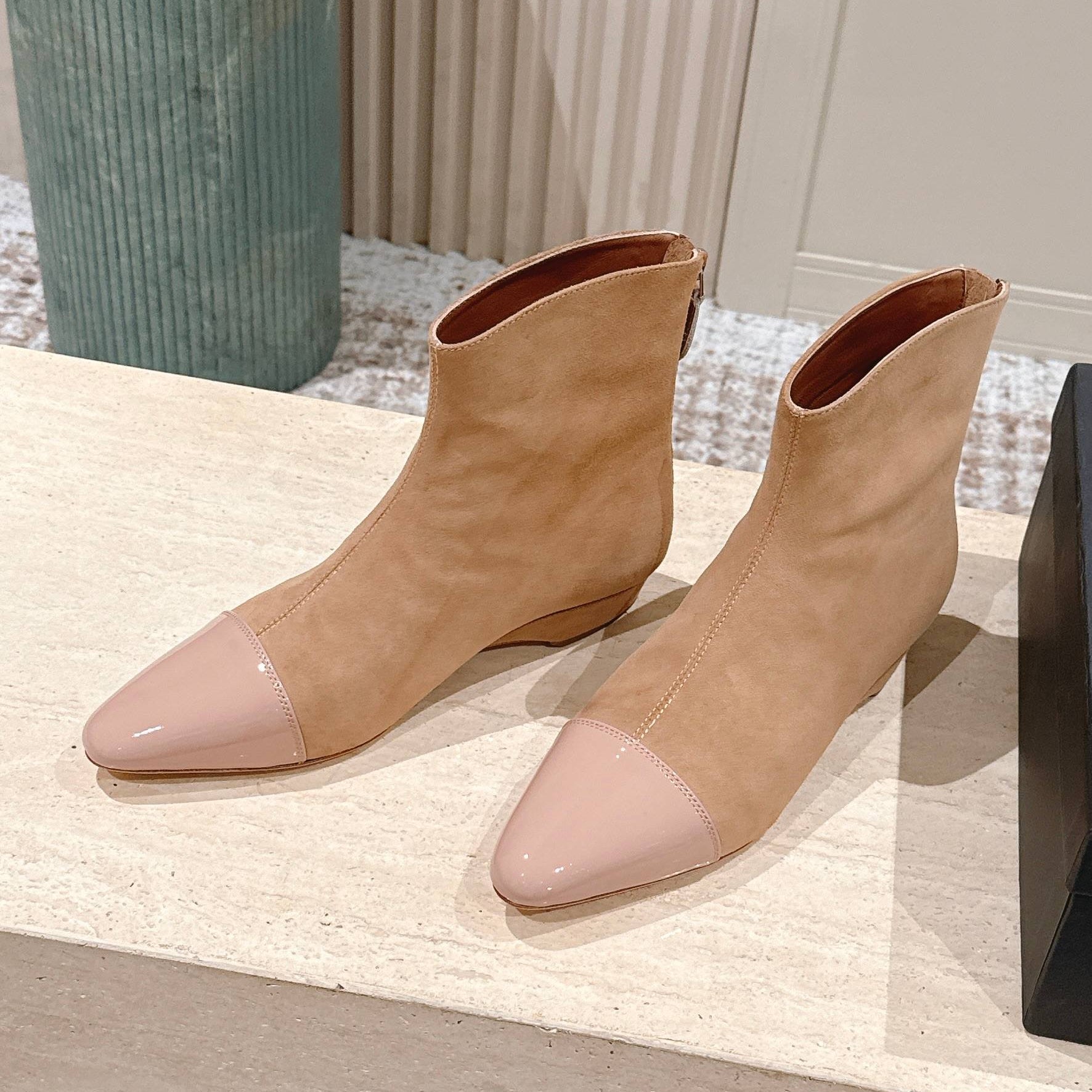 Alaia 2025 Ankle Boot With Patent Leather Cap Toe Tan Nude Suede 556087