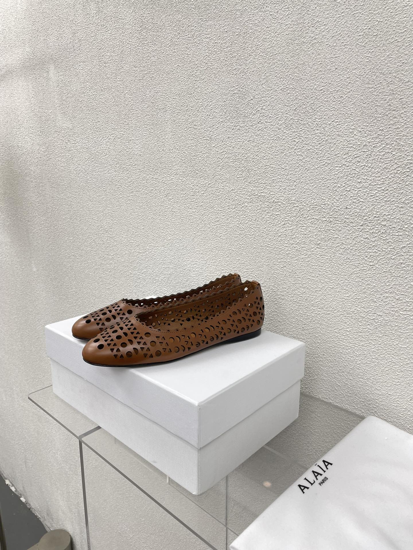 ALAIA BALLET FLAT IN CARAMEL BROWN MESH LAMBSKIN