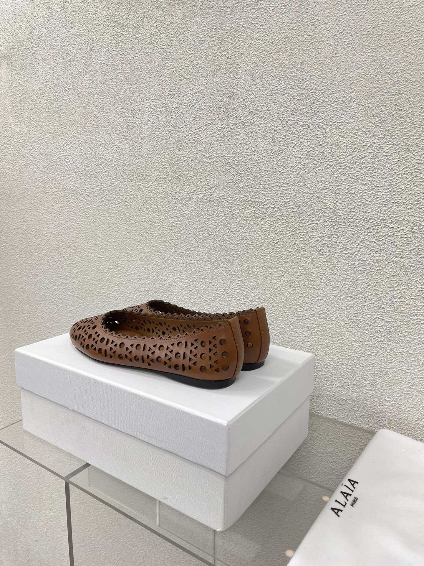 ALAIA BALLET FLAT IN CARAMEL BROWN MESH LAMBSKIN