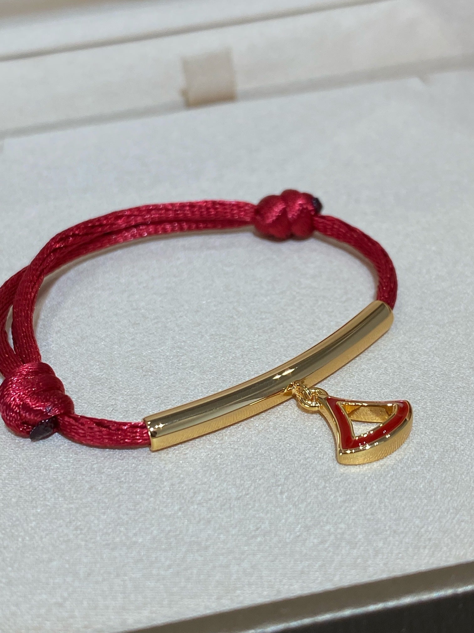 BVL 1 MOTIF LUCKY RED BRACELET GOLD