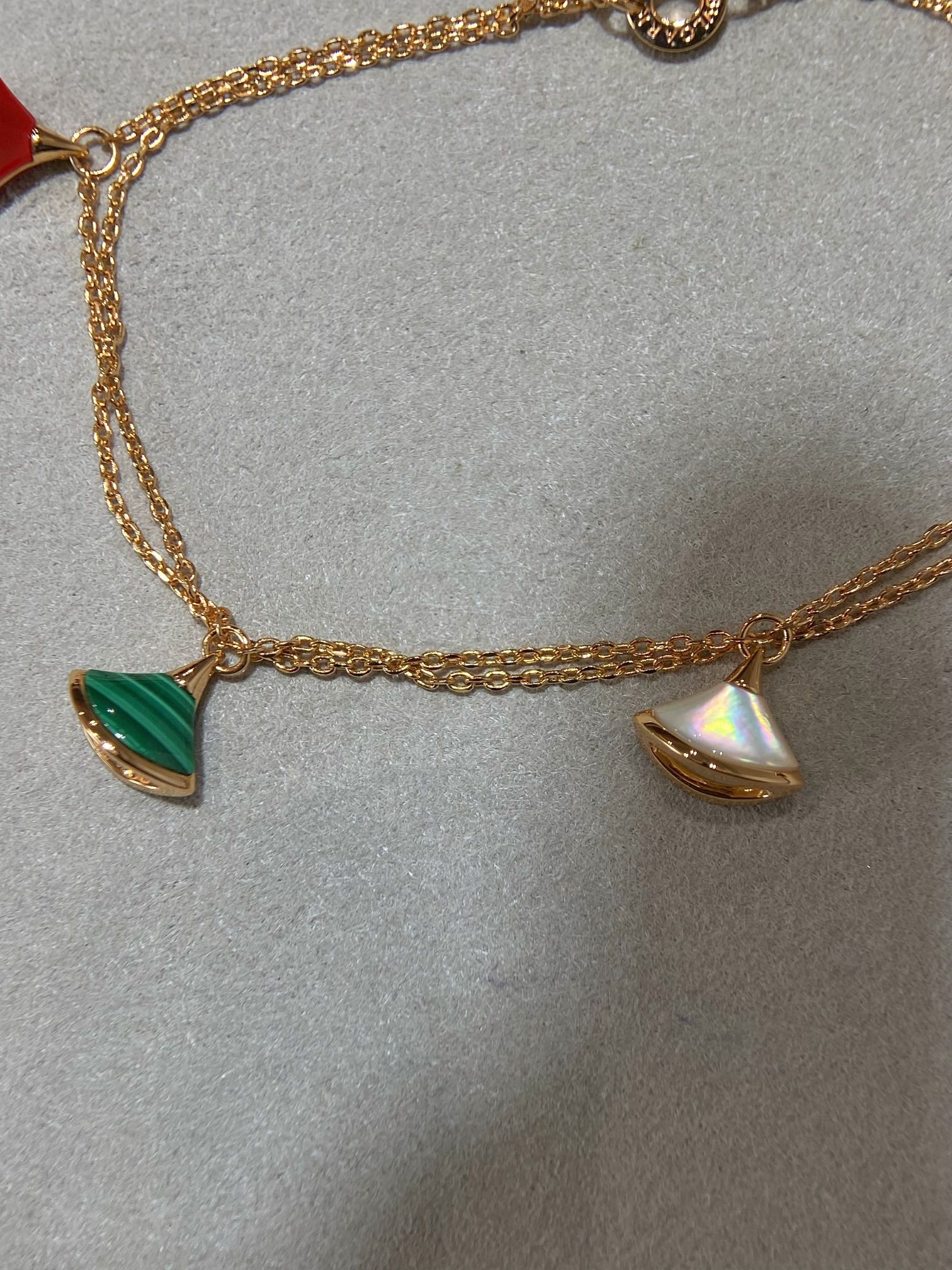 BVL 4 MOTIF MOP GOLD DOUBLE CHAIN BRACELET