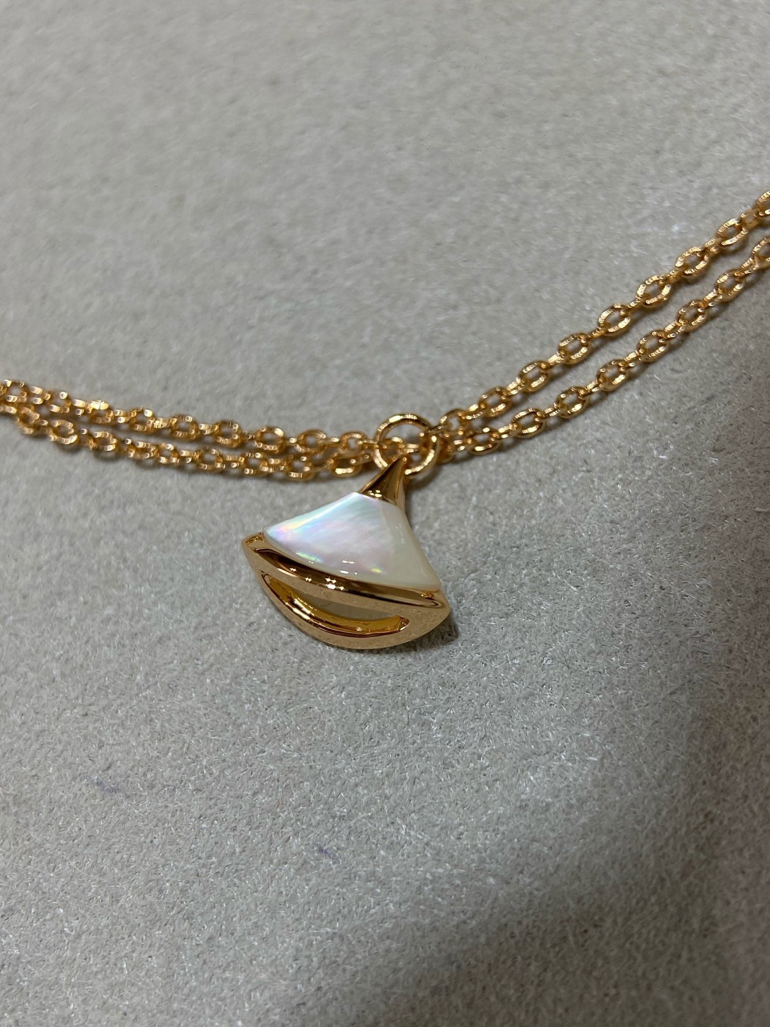 BVL 4 MOTIF MOP GOLD DOUBLE CHAIN BRACELET